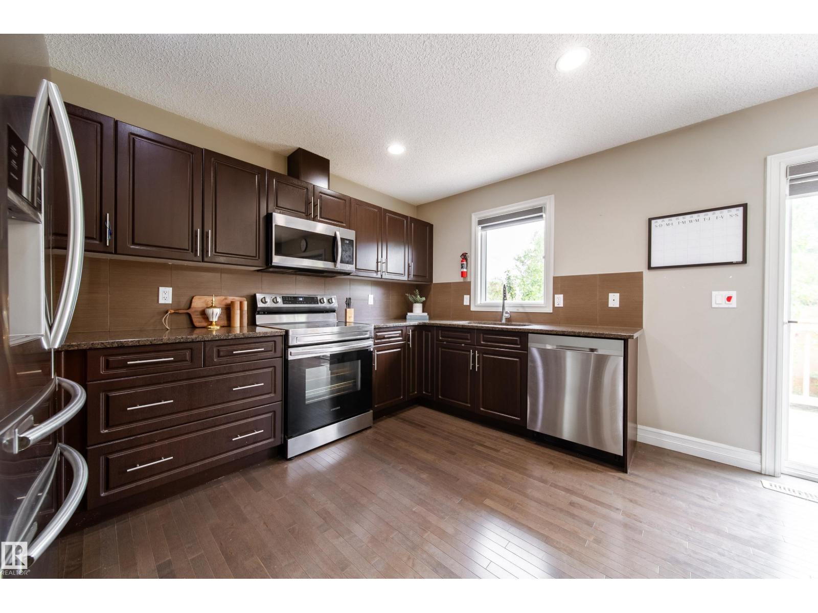 Photo 5 of 32 655 Tamarack Rd Nw, Edmonton AB