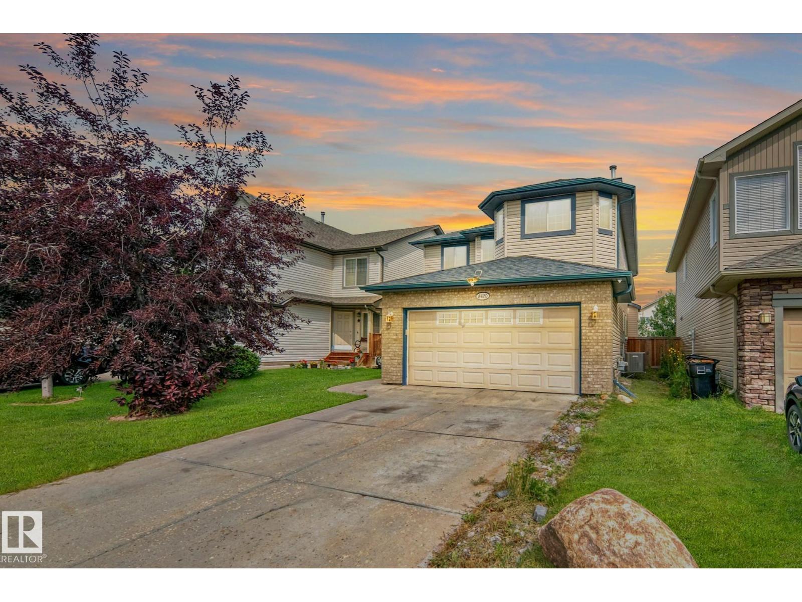 Photo 1 of 8420 Sloane Cr Nw, Edmonton AB