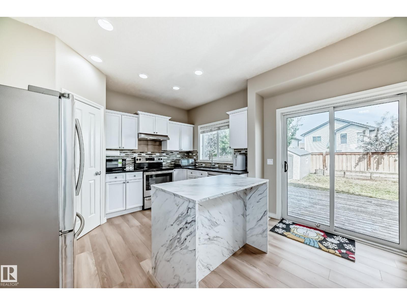 Photo 12 of 8420 Sloane Cr Nw, Edmonton AB