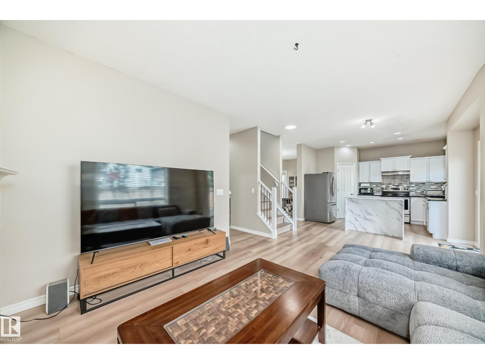 Photo 13 of 8420 Sloane Cr Nw, Edmonton AB