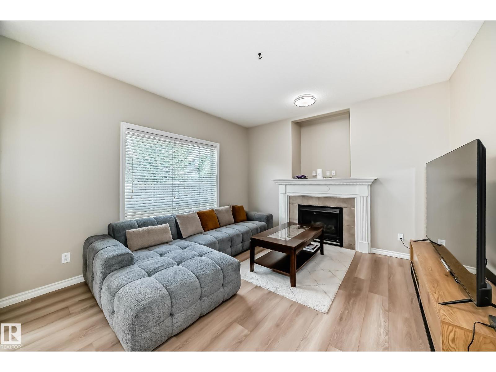 Photo 14 of 8420 Sloane Cr Nw, Edmonton AB
