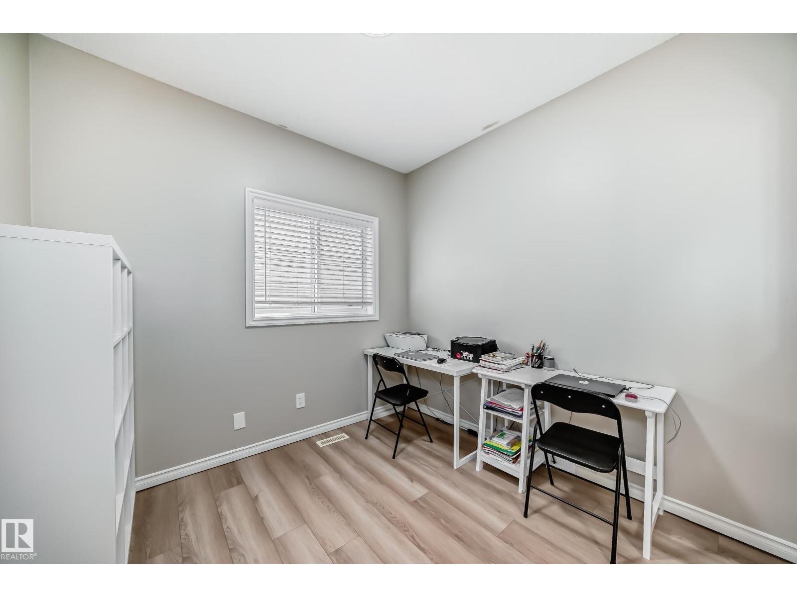 Photo 15 of 8420 Sloane Cr Nw, Edmonton AB