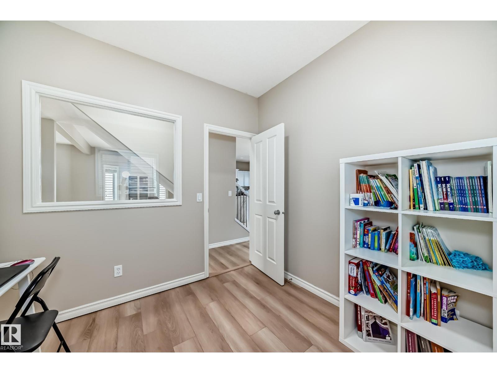 Photo 16 of 8420 Sloane Cr Nw, Edmonton AB