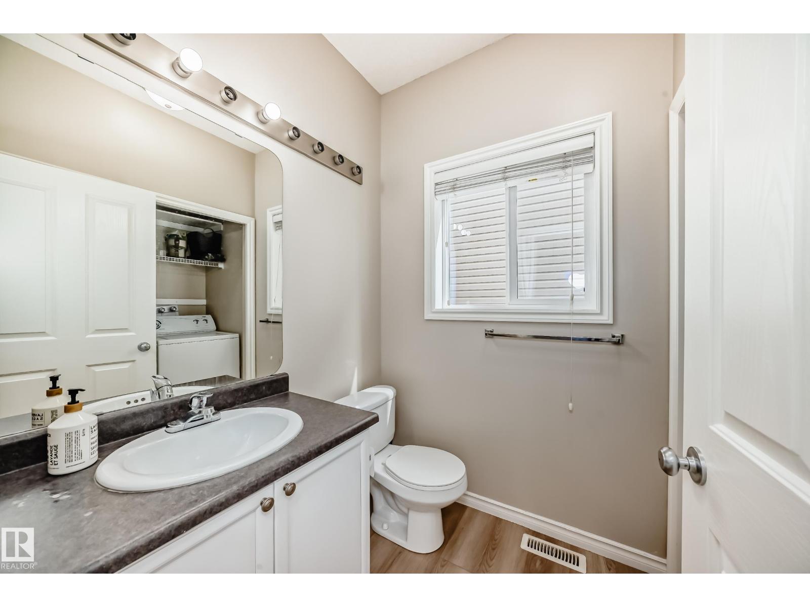 Photo 17 of 8420 Sloane Cr Nw, Edmonton AB
