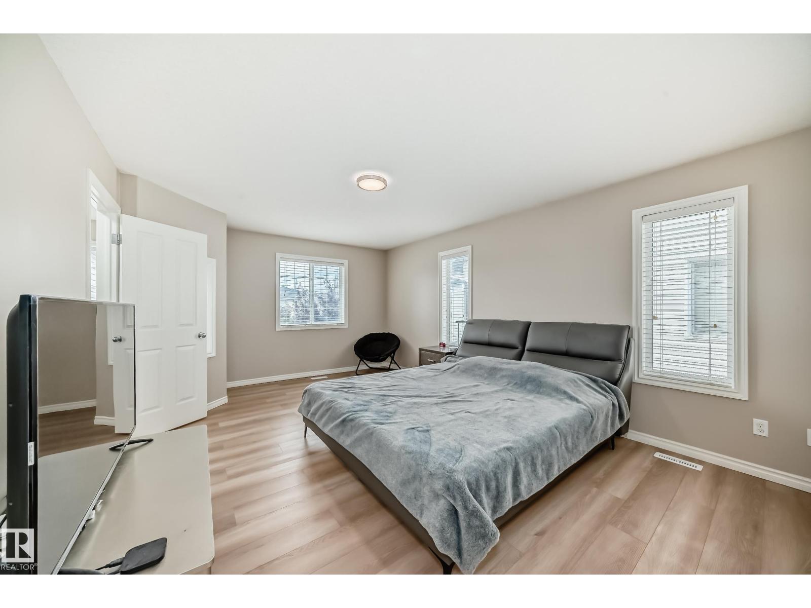 Photo 21 of 8420 Sloane Cr Nw, Edmonton AB