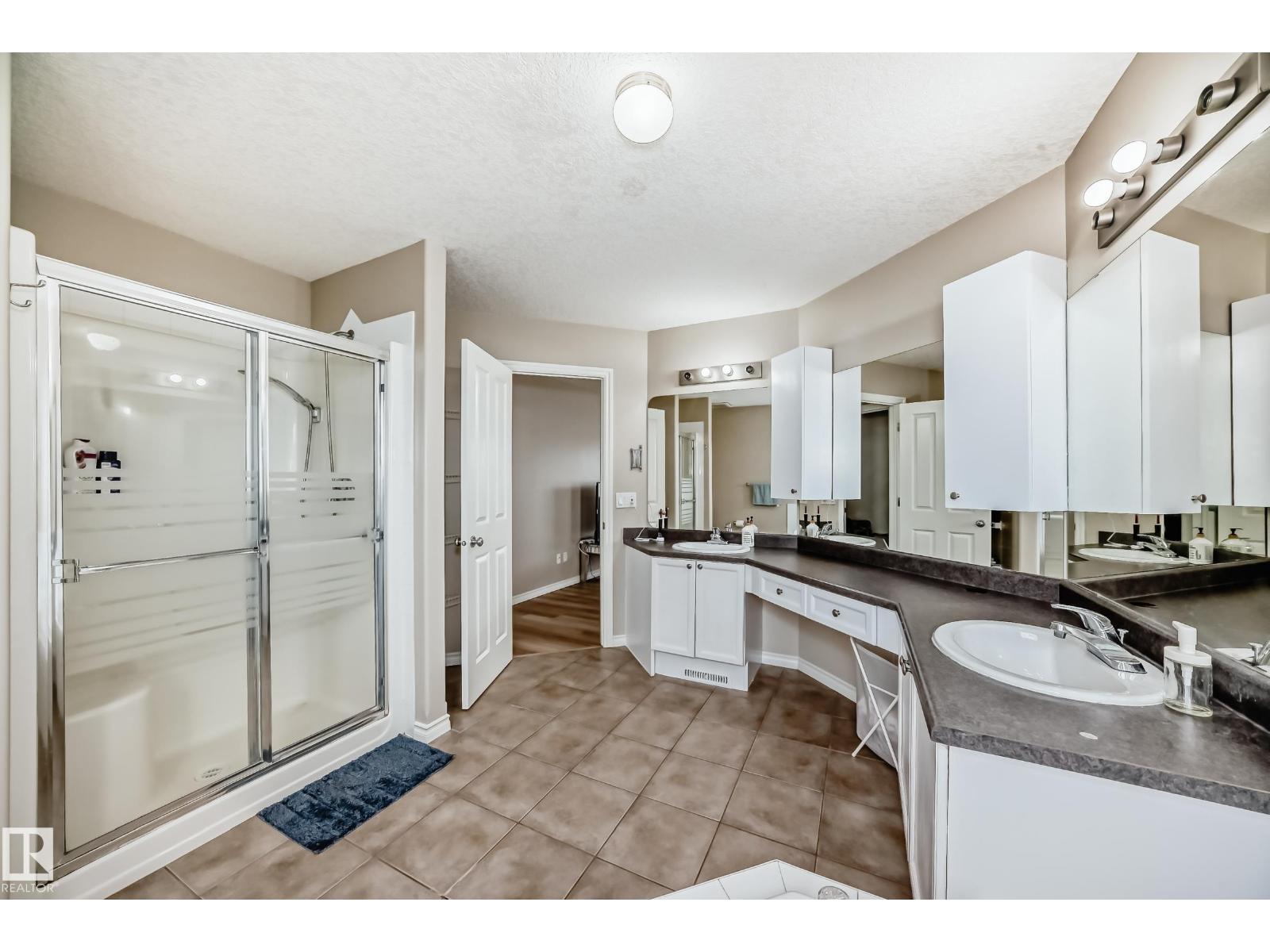 Photo 22 of 8420 Sloane Cr Nw, Edmonton AB