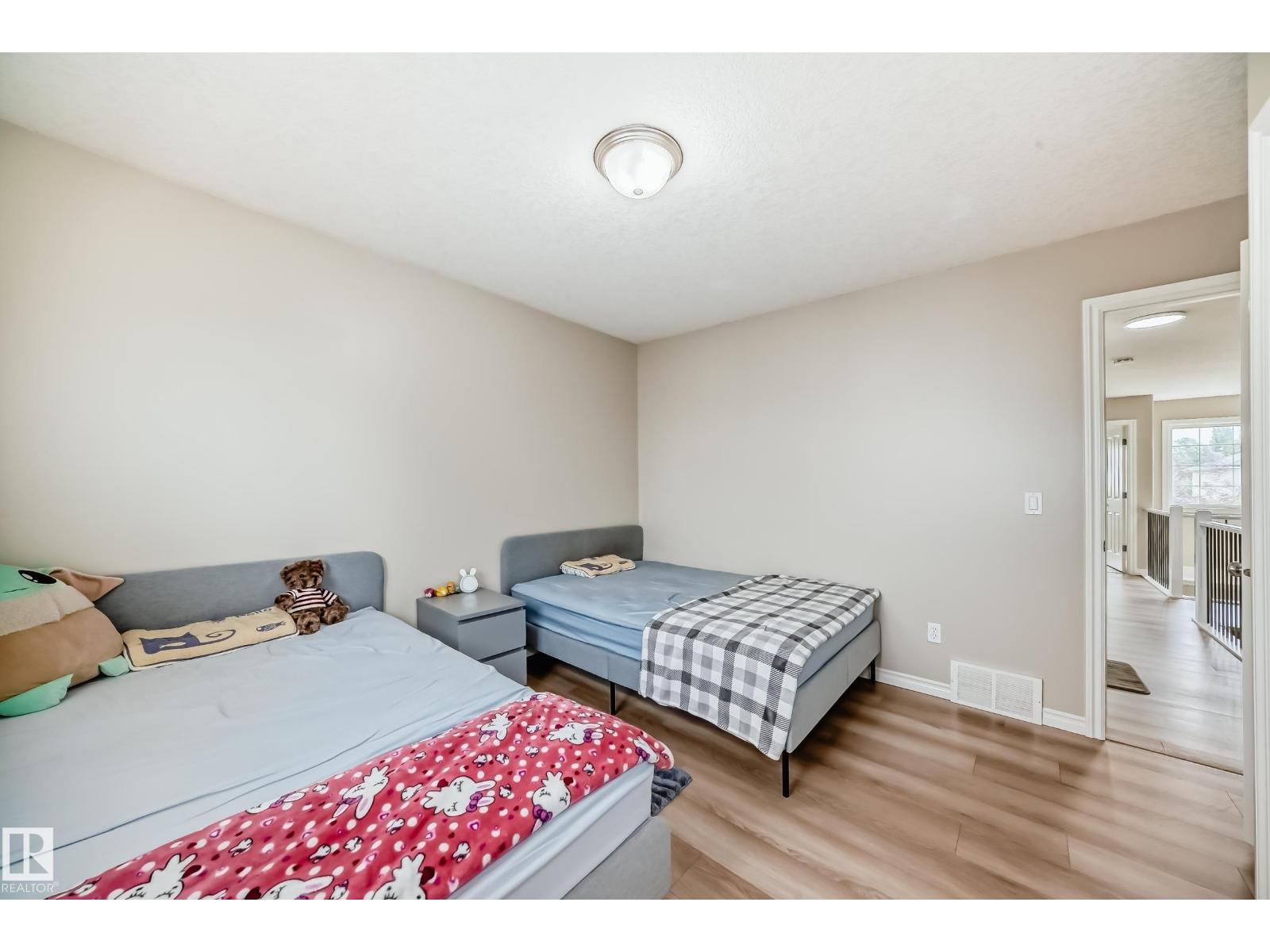 Photo 25 of 8420 Sloane Cr Nw, Edmonton AB