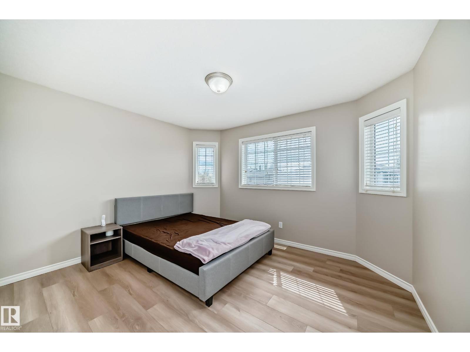 Photo 27 of 8420 Sloane Cr Nw, Edmonton AB