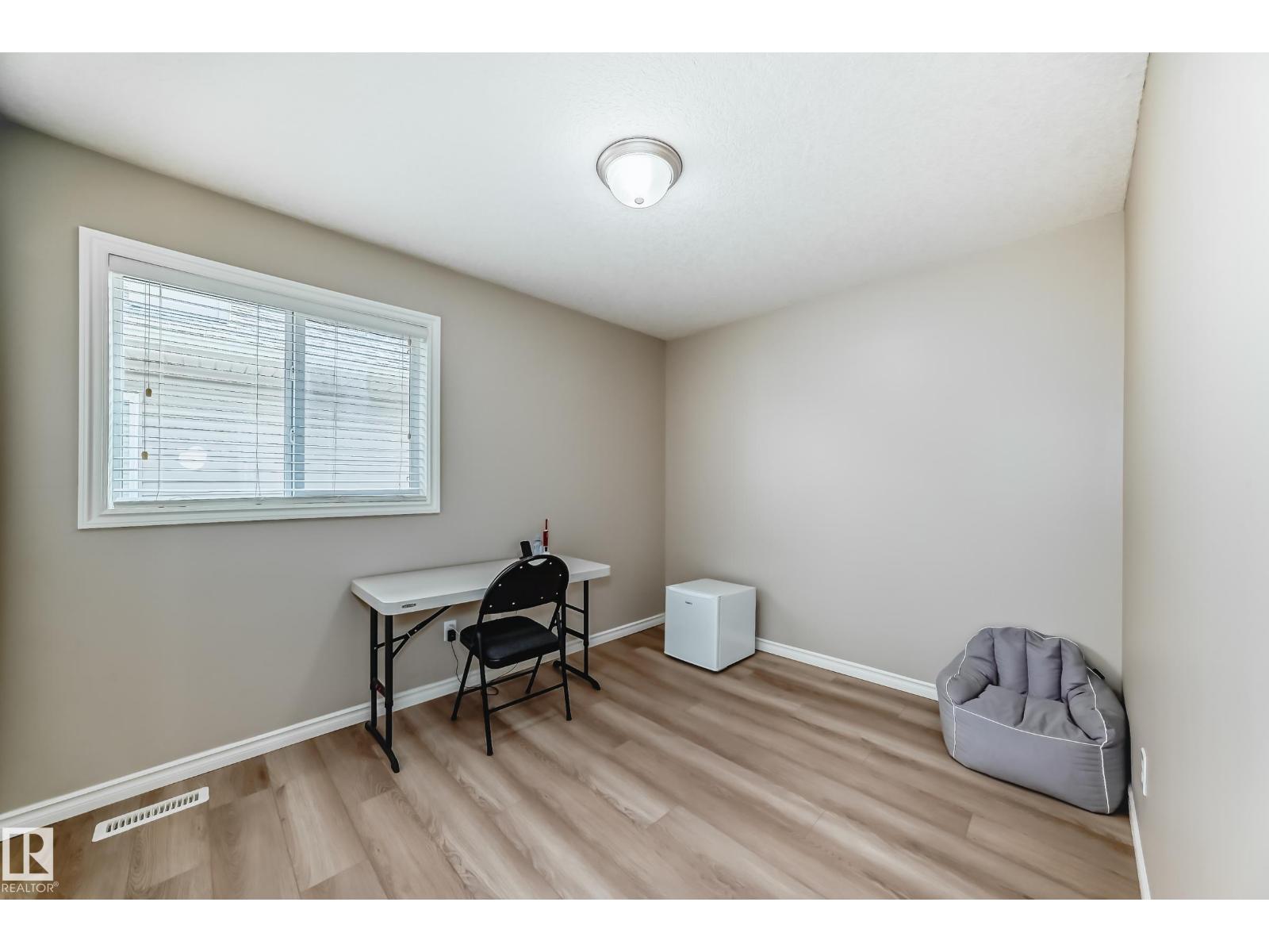 Photo 30 of 8420 Sloane Cr Nw, Edmonton AB