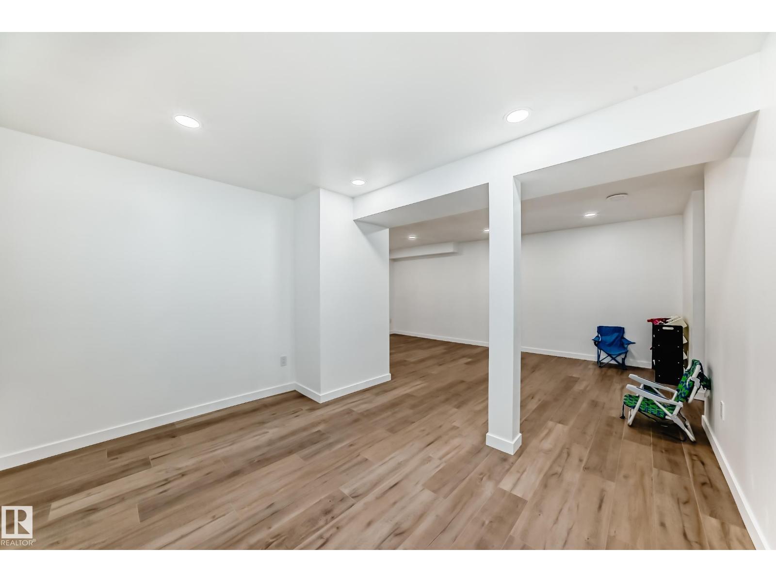 Photo 33 of 8420 Sloane Cr Nw, Edmonton AB