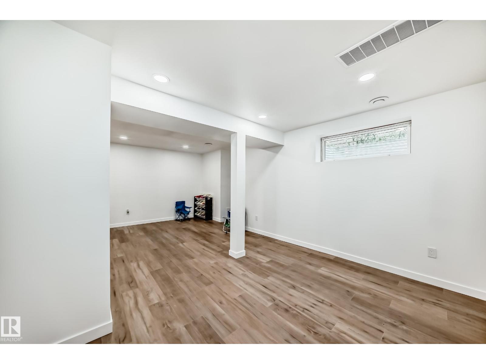 Photo 35 of 8420 Sloane Cr Nw, Edmonton AB