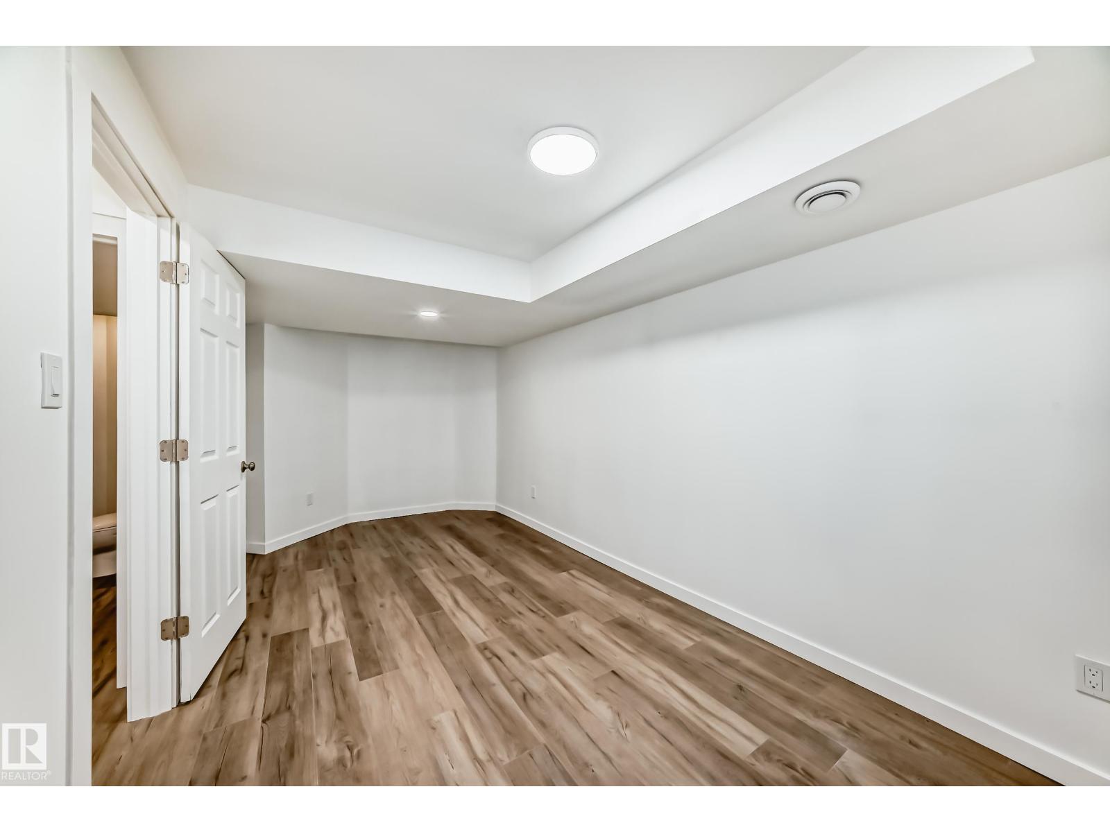 Photo 36 of 8420 Sloane Cr Nw, Edmonton AB