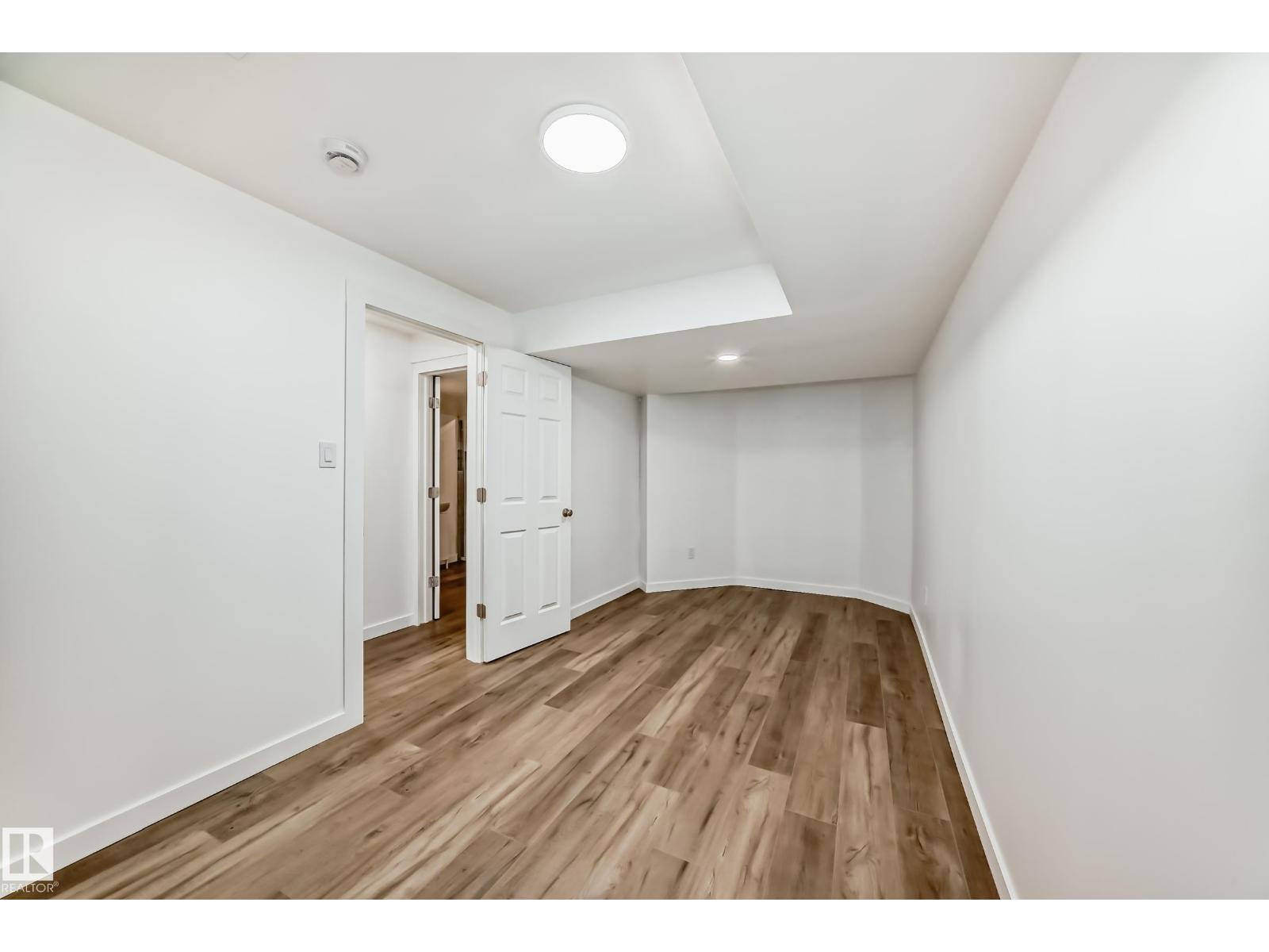 Photo 37 of 8420 Sloane Cr Nw, Edmonton AB