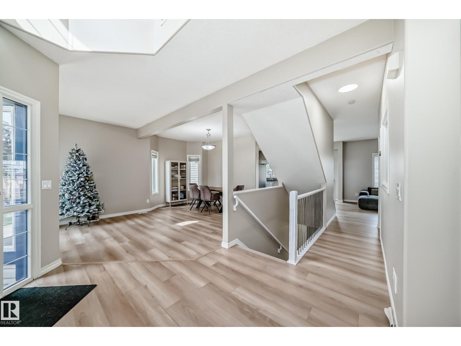 Photo 5 of 8420 Sloane Cr Nw, Edmonton AB