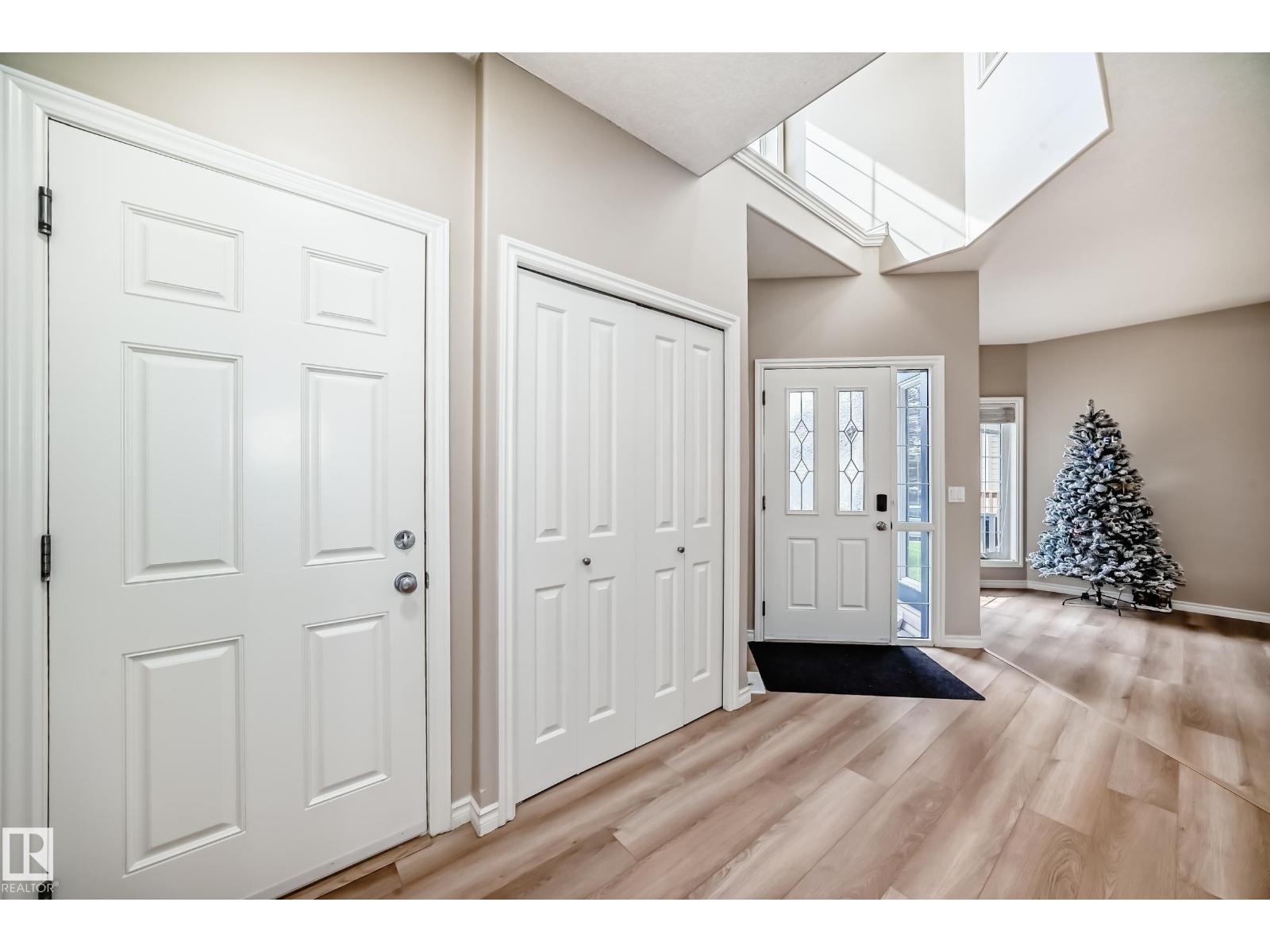Photo 7 of 8420 Sloane Cr Nw, Edmonton AB