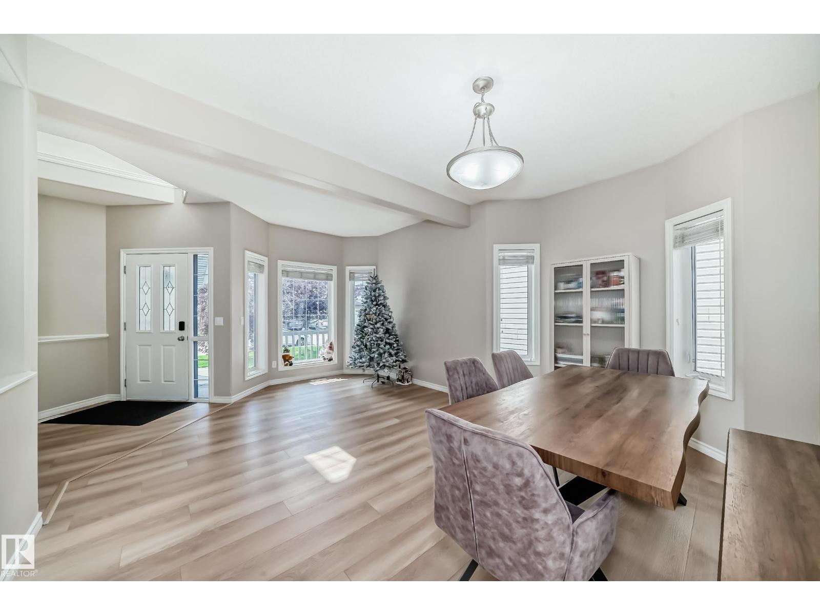 Photo 8 of 8420 Sloane Cr Nw, Edmonton AB
