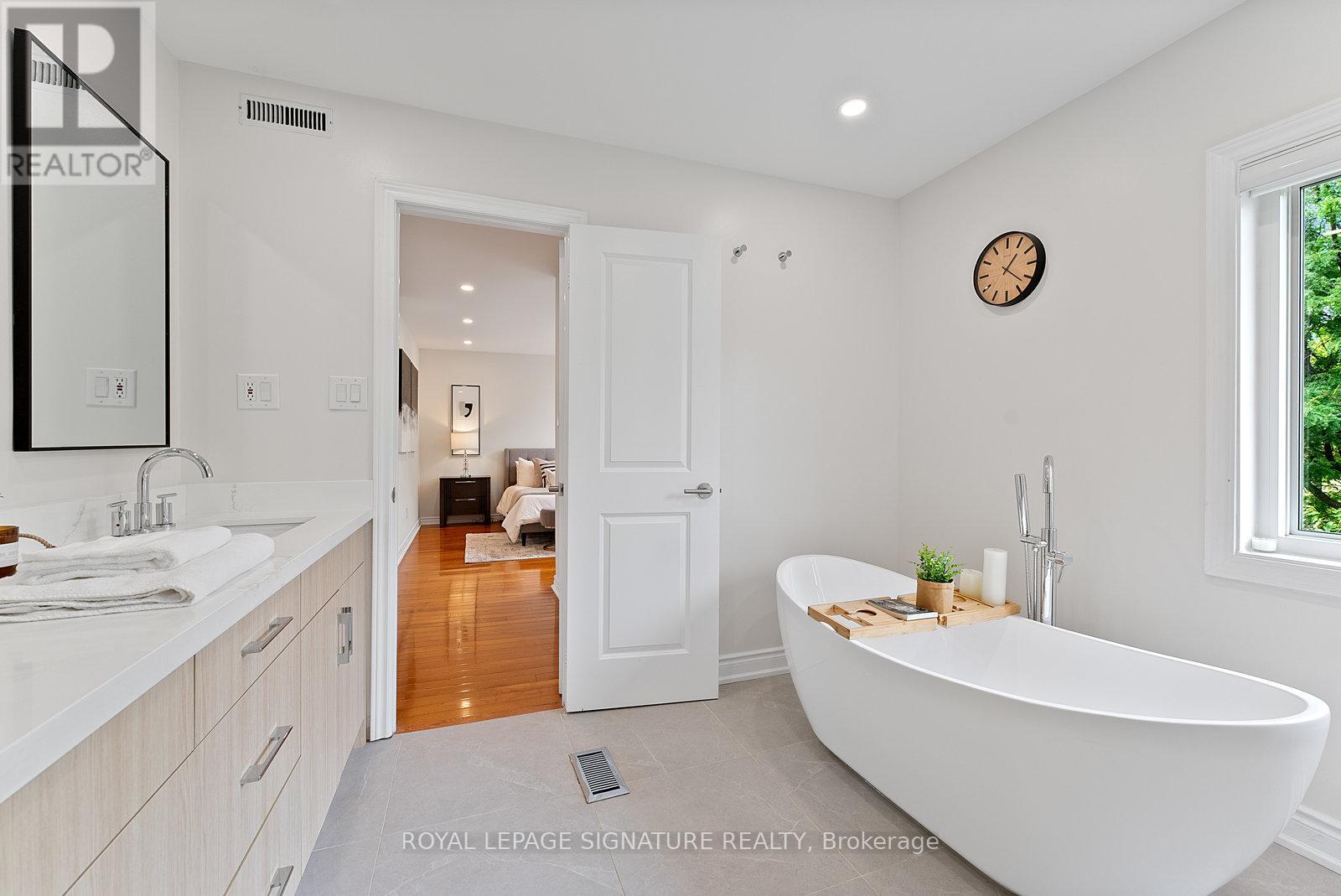 Photo 25 of 35 Mallory Avenue, Markham ON