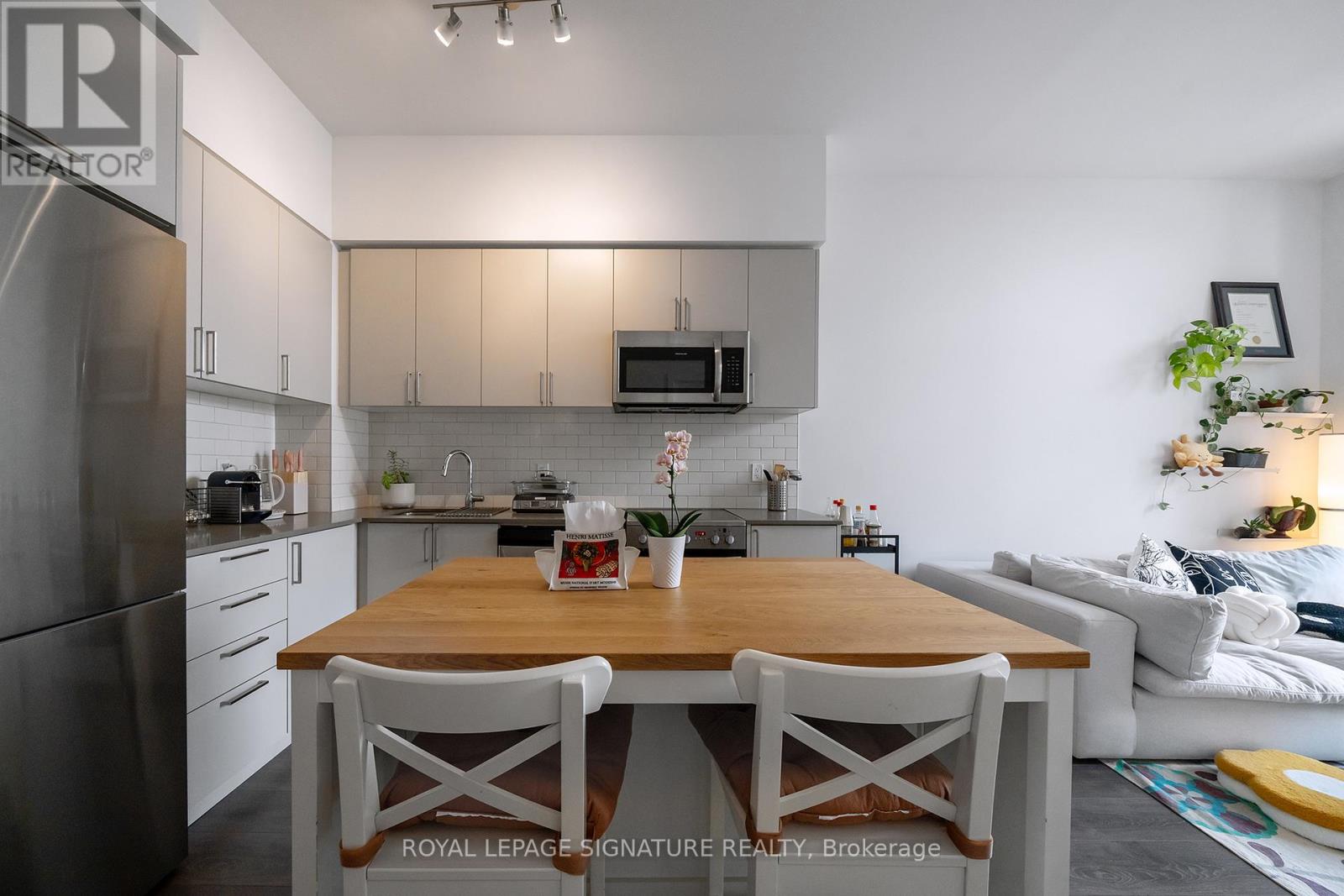 Photo 5 of 916 E 278 Buchanan Drive, Markham ON