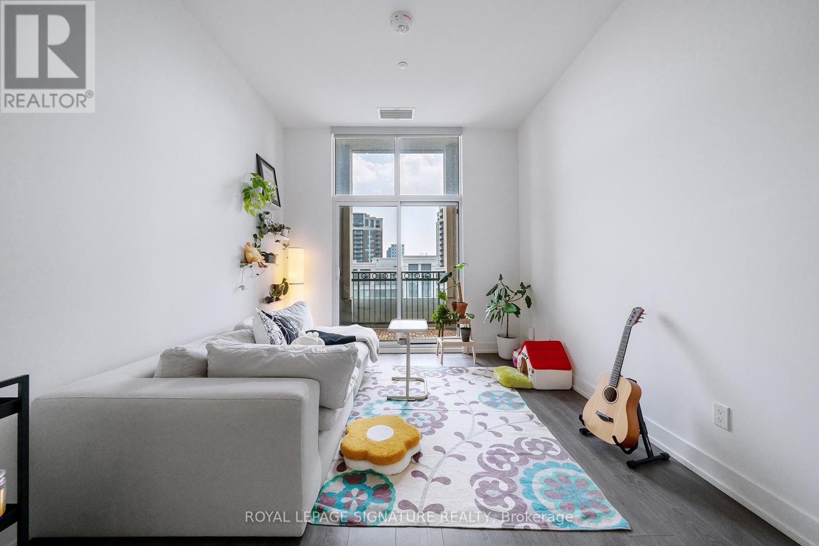 Photo 2 of 916 E 278 Buchanan Drive, Markham ON