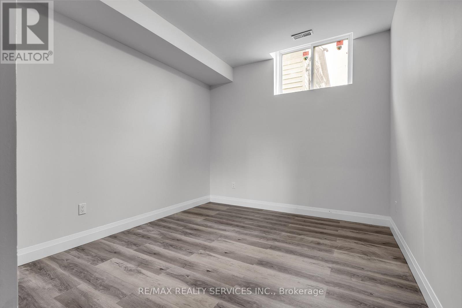 Photo 8 of 44 Albert Street W, New Tecumseth ON