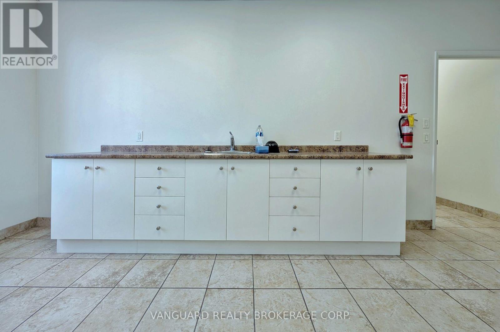 Photo 13 of 3 4 63 Medulla Avenue, Toronto ON