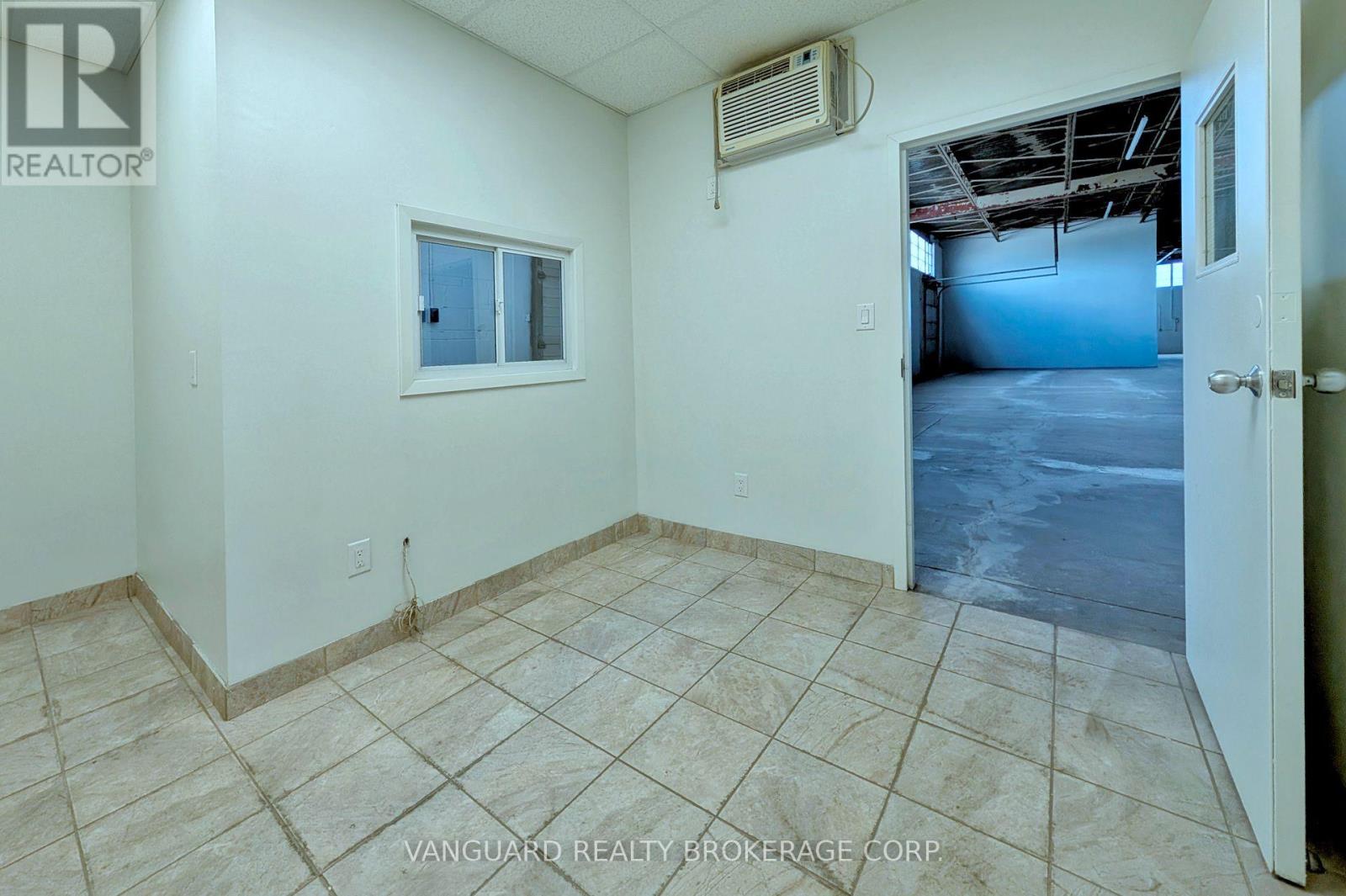 Photo 33 of 3 4 63 Medulla Avenue, Toronto ON