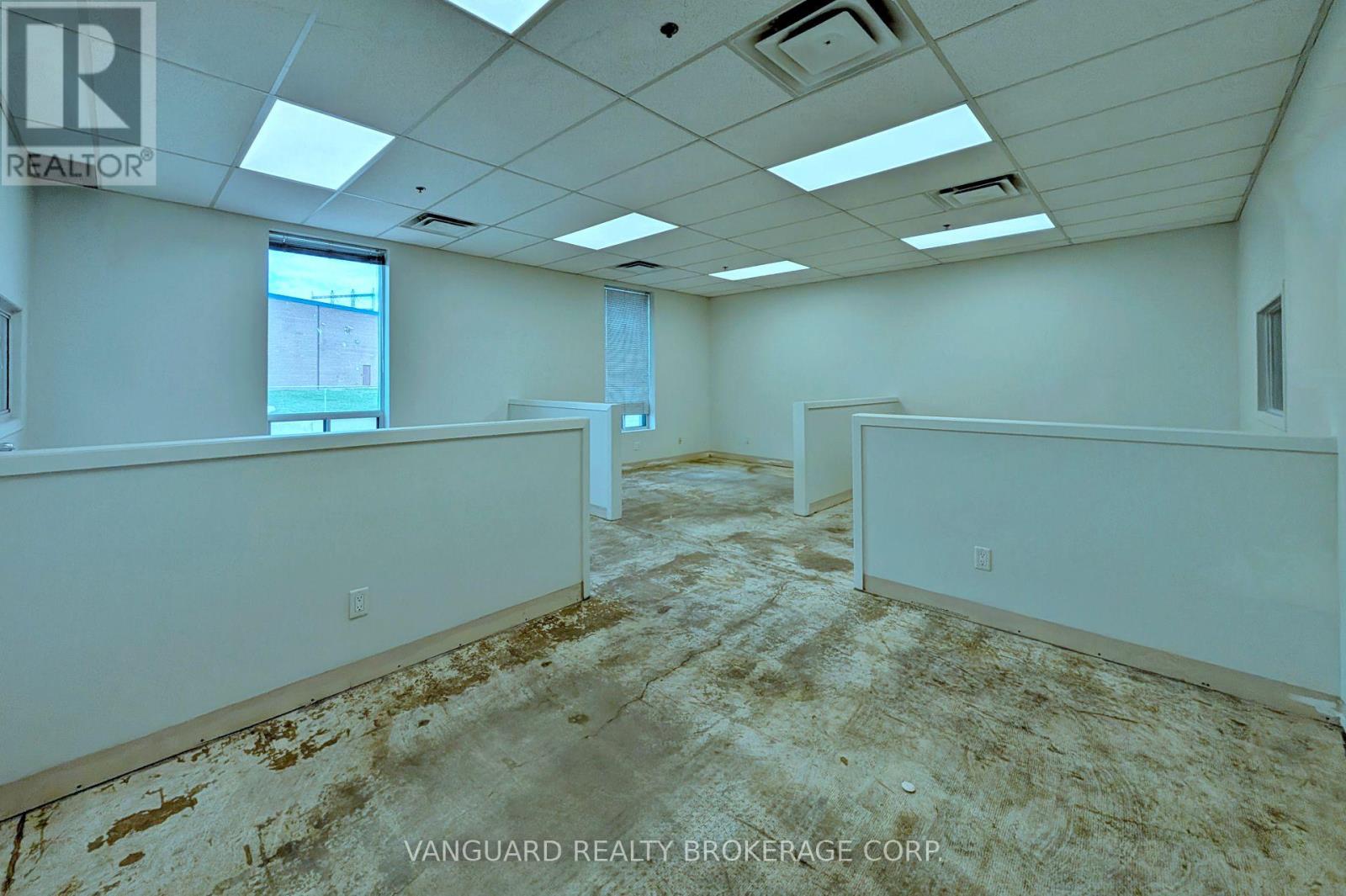 Photo 8 of 3 4 63 Medulla Avenue, Toronto ON