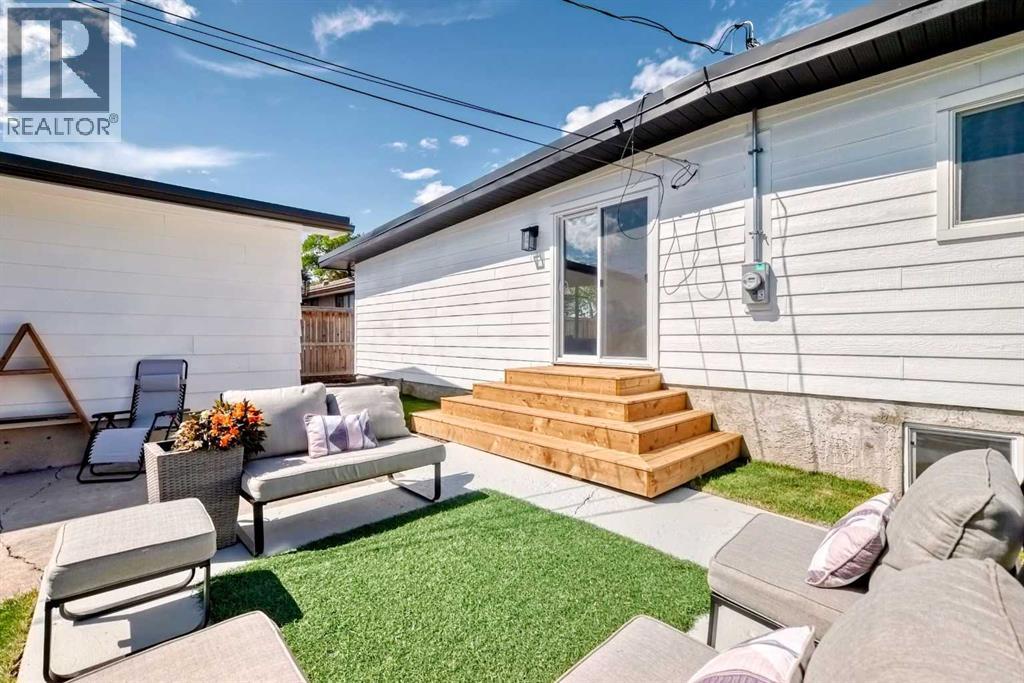 Single Family House Bungalow for Sale in  Lake Arrow Green SE Lake Bonavista Calgary 