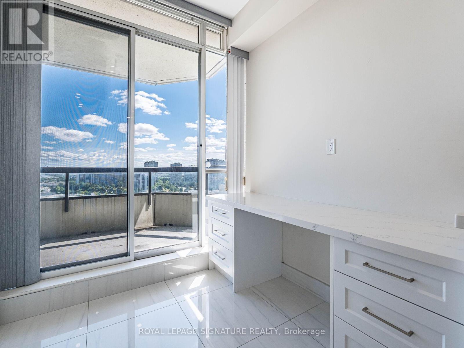 Photo 8 of 2204 24 Hanover Road, Brampton ON