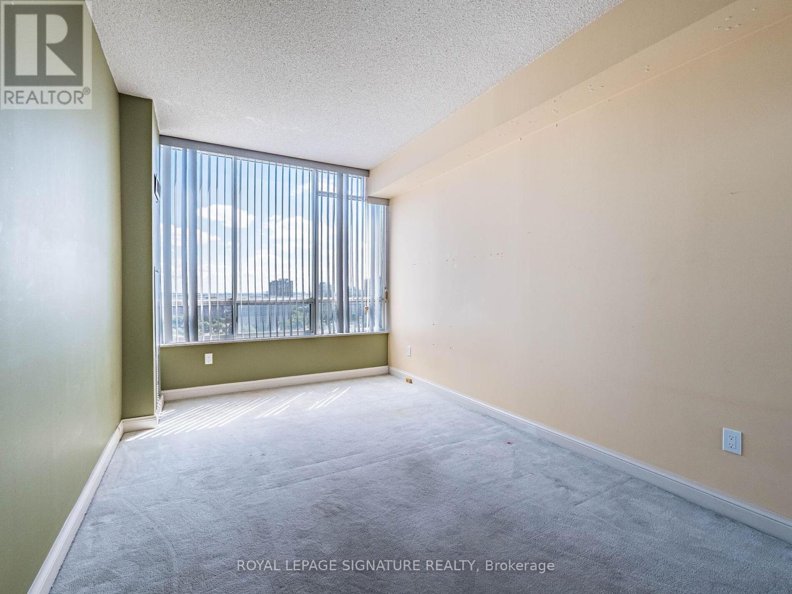 Photo 3 of 2204 24 Hanover Road, Brampton ON