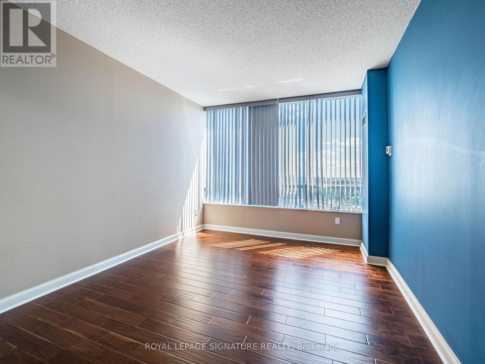 Photo 39 of 2204 24 Hanover Road, Brampton ON