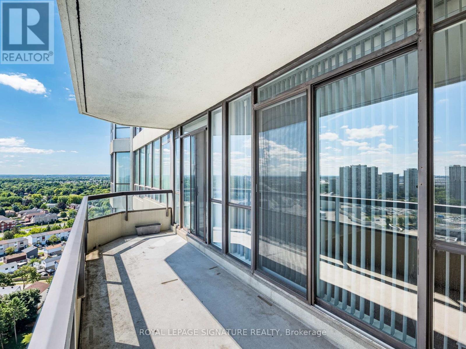 Photo 35 of 2204 24 Hanover Road, Brampton ON