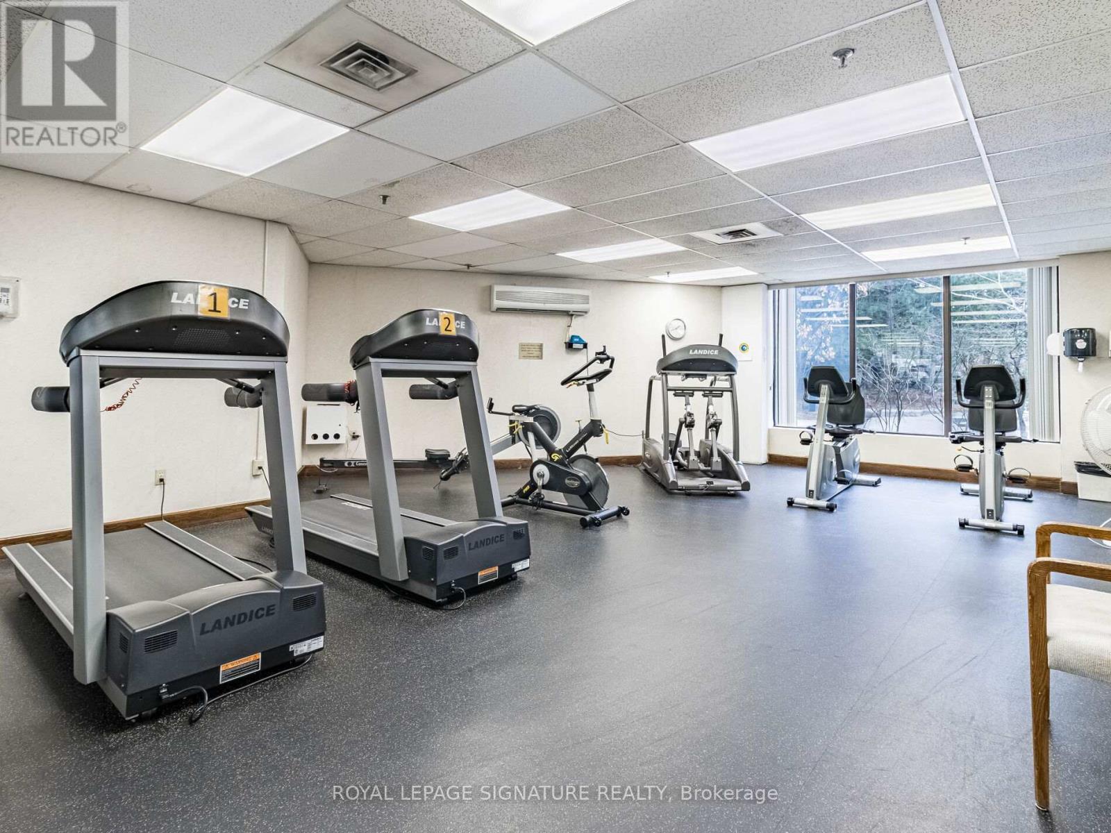 Photo 10 of 2204 24 Hanover Road, Brampton ON