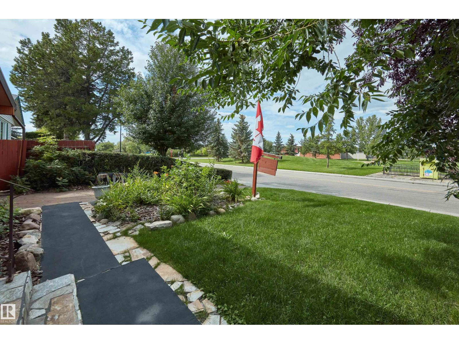 Photo 21 of 11339 54 Av Nw, Edmonton AB