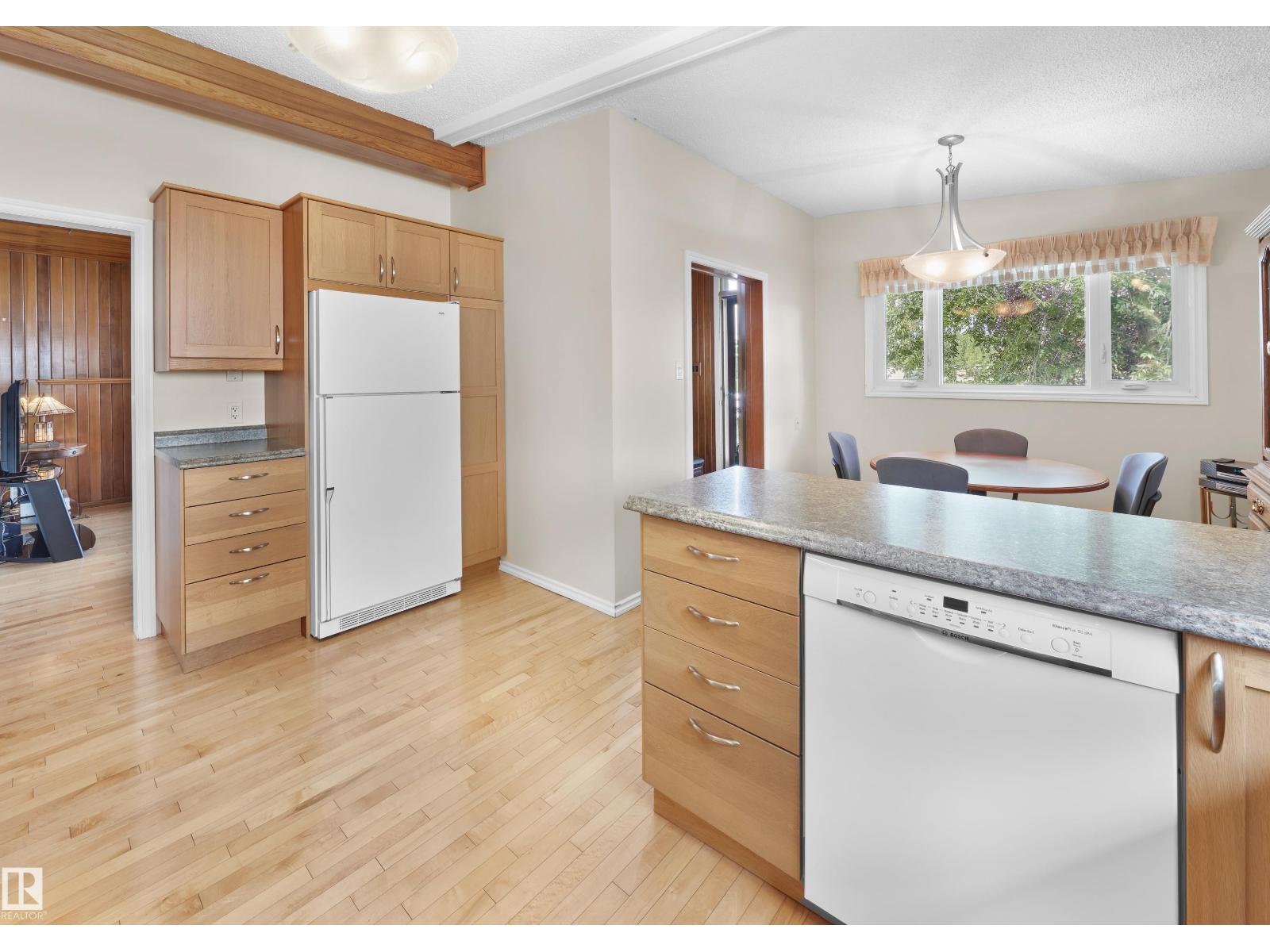 Photo 11 of 11339 54 Av Nw, Edmonton AB