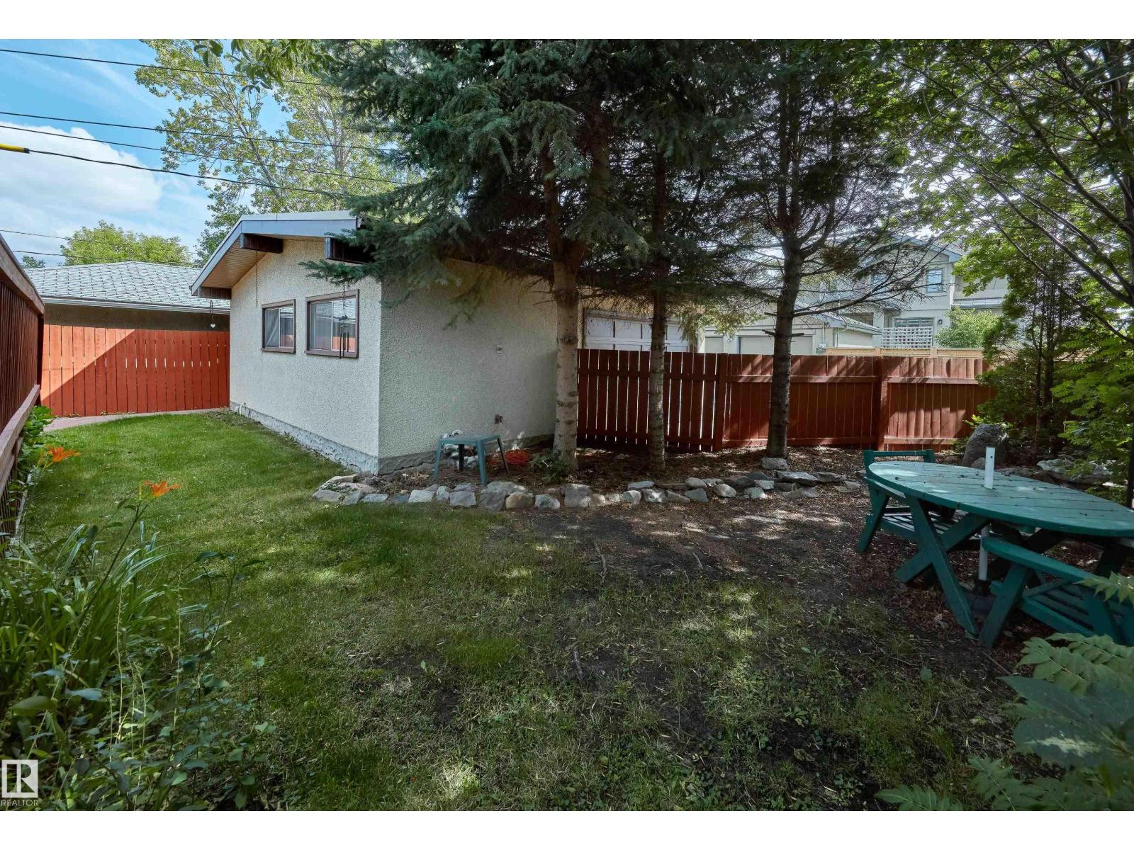 Photo 3 of 11339 54 Av Nw, Edmonton AB