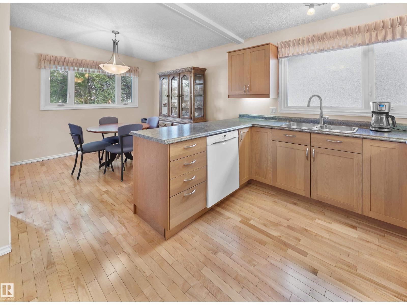 Photo 6 of 11339 54 Av Nw, Edmonton AB