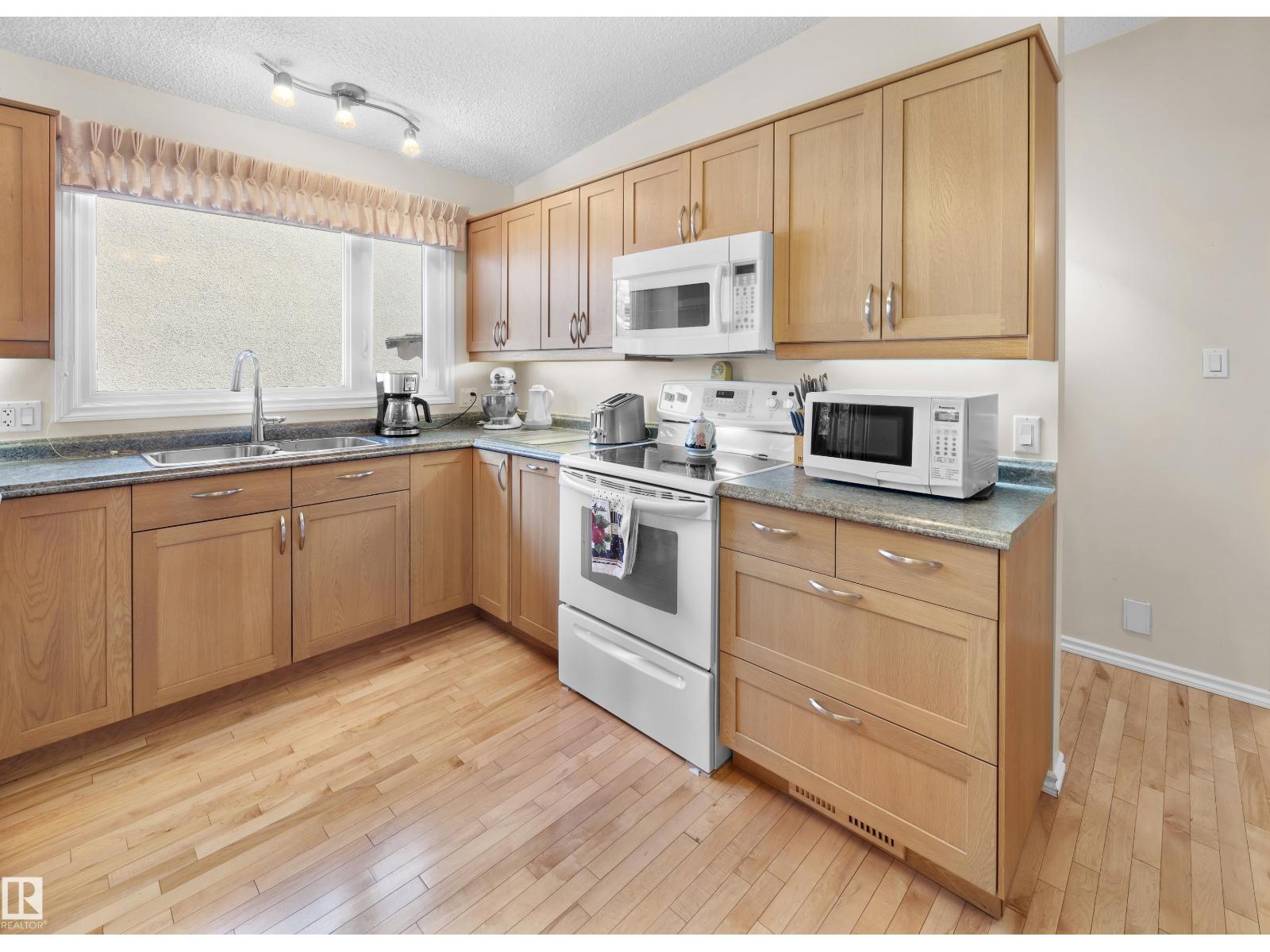 Photo 26 of 11339 54 Av Nw, Edmonton AB