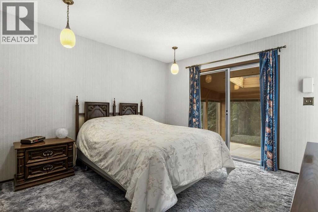 Photo 10 of 3043 Cedar Ridge Drive Sw, Calgary AB
