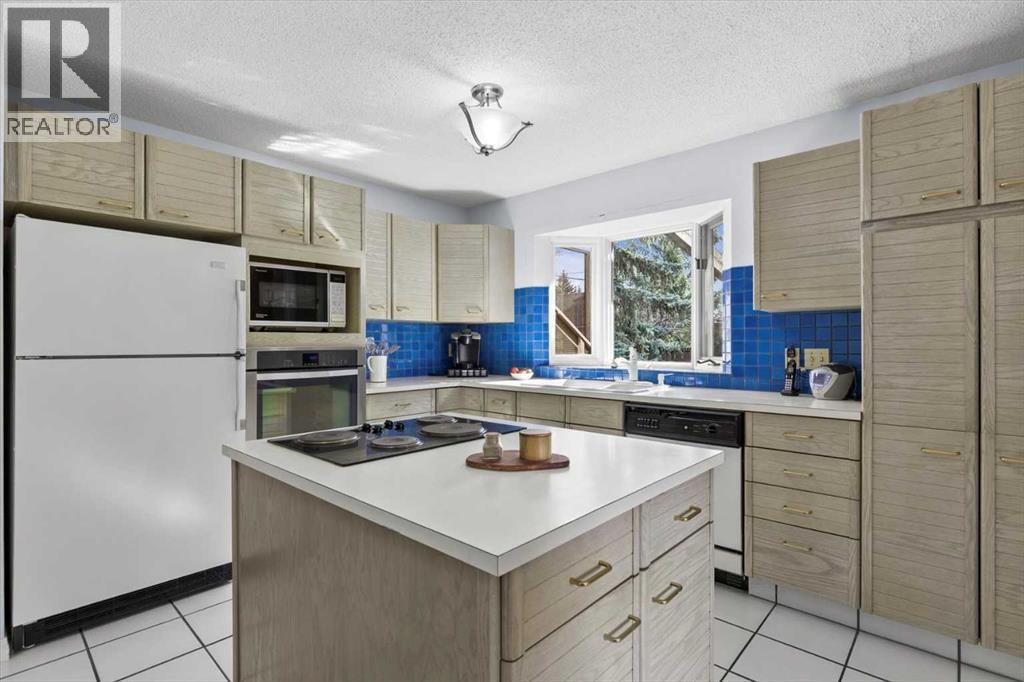 Photo 7 of 3043 Cedar Ridge Drive Sw, Calgary AB