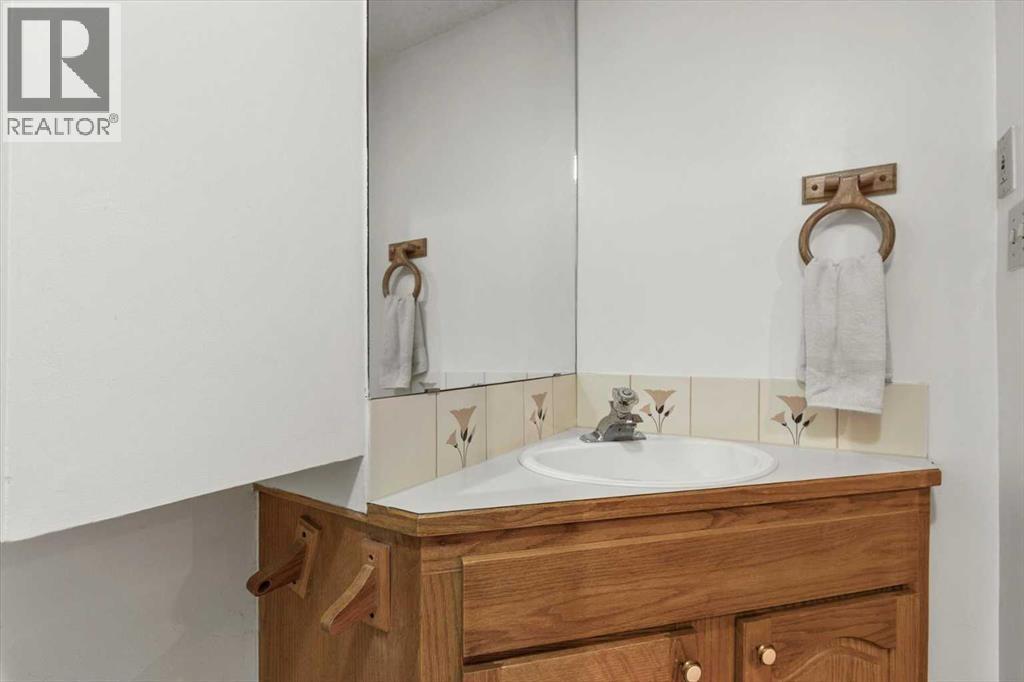 Photo 20 of 3043 Cedar Ridge Drive Sw, Calgary AB
