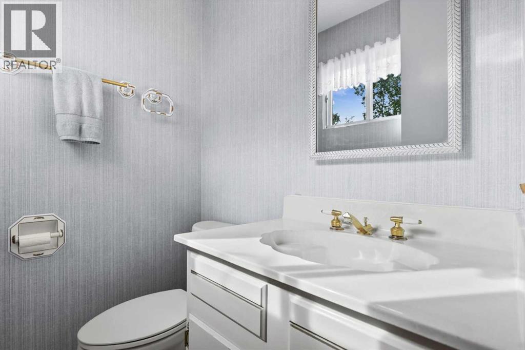 Photo 11 of 3043 Cedar Ridge Drive Sw, Calgary AB