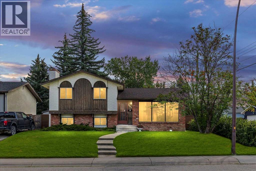 Photo 1 of 3043 Cedar Ridge Drive Sw, Calgary AB