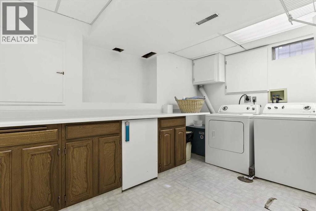 Photo 23 of 3043 Cedar Ridge Drive Sw, Calgary AB