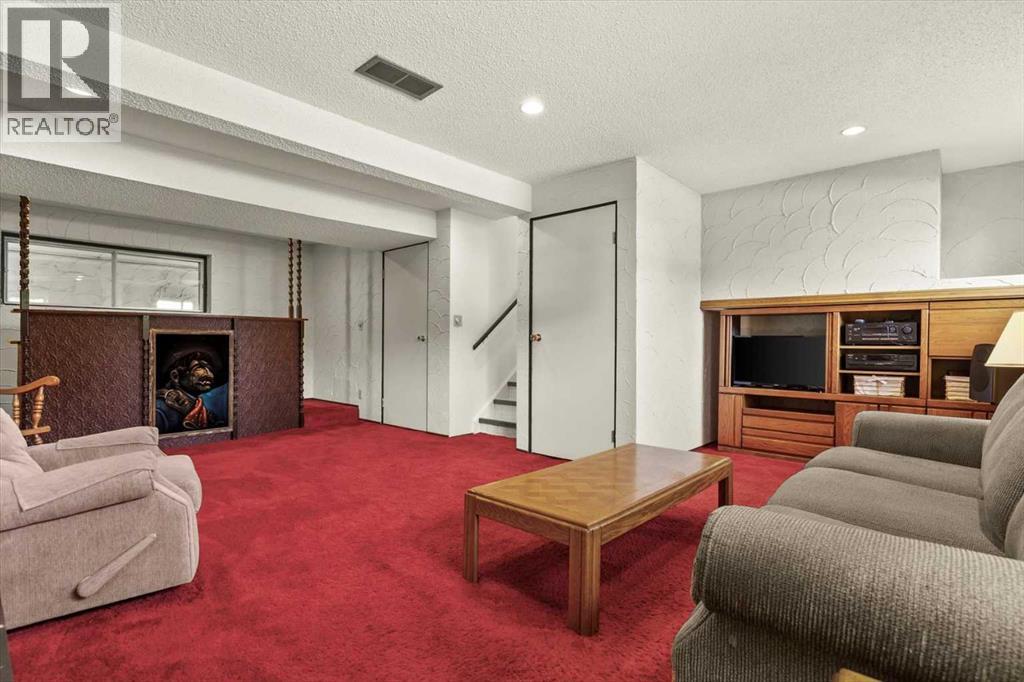 Photo 19 of 3043 Cedar Ridge Drive Sw, Calgary AB