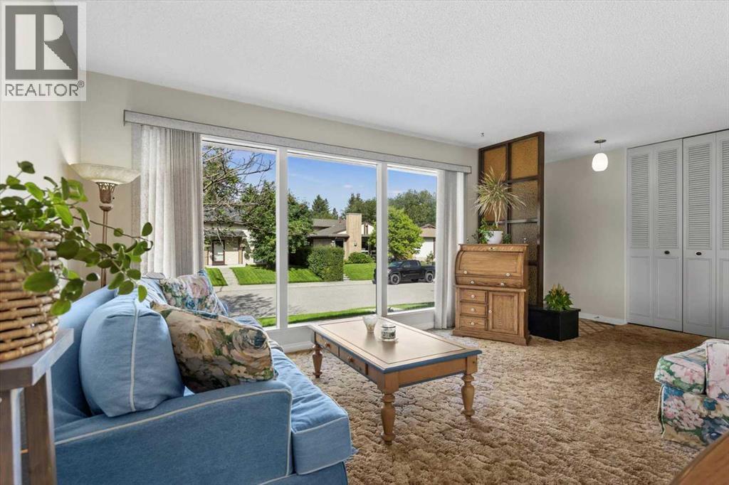 Photo 4 of 3043 Cedar Ridge Drive Sw, Calgary AB