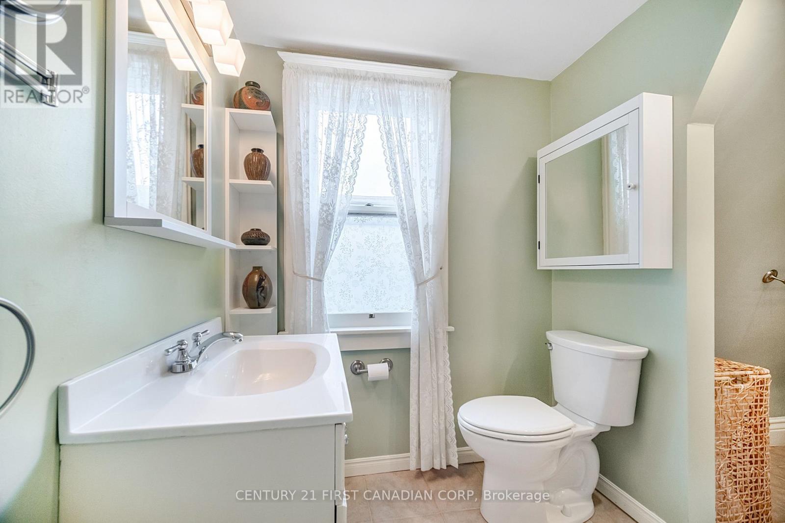 Photo 14 of 171 Mount Pleasant Avenue, London North ON