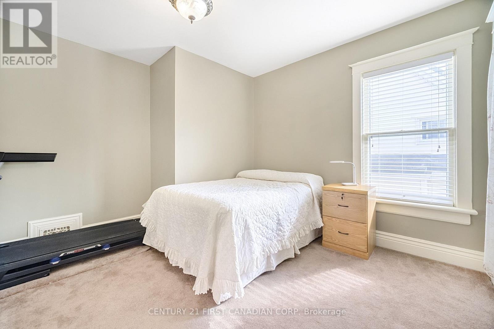 Photo 17 of 171 Mount Pleasant Avenue, London North ON