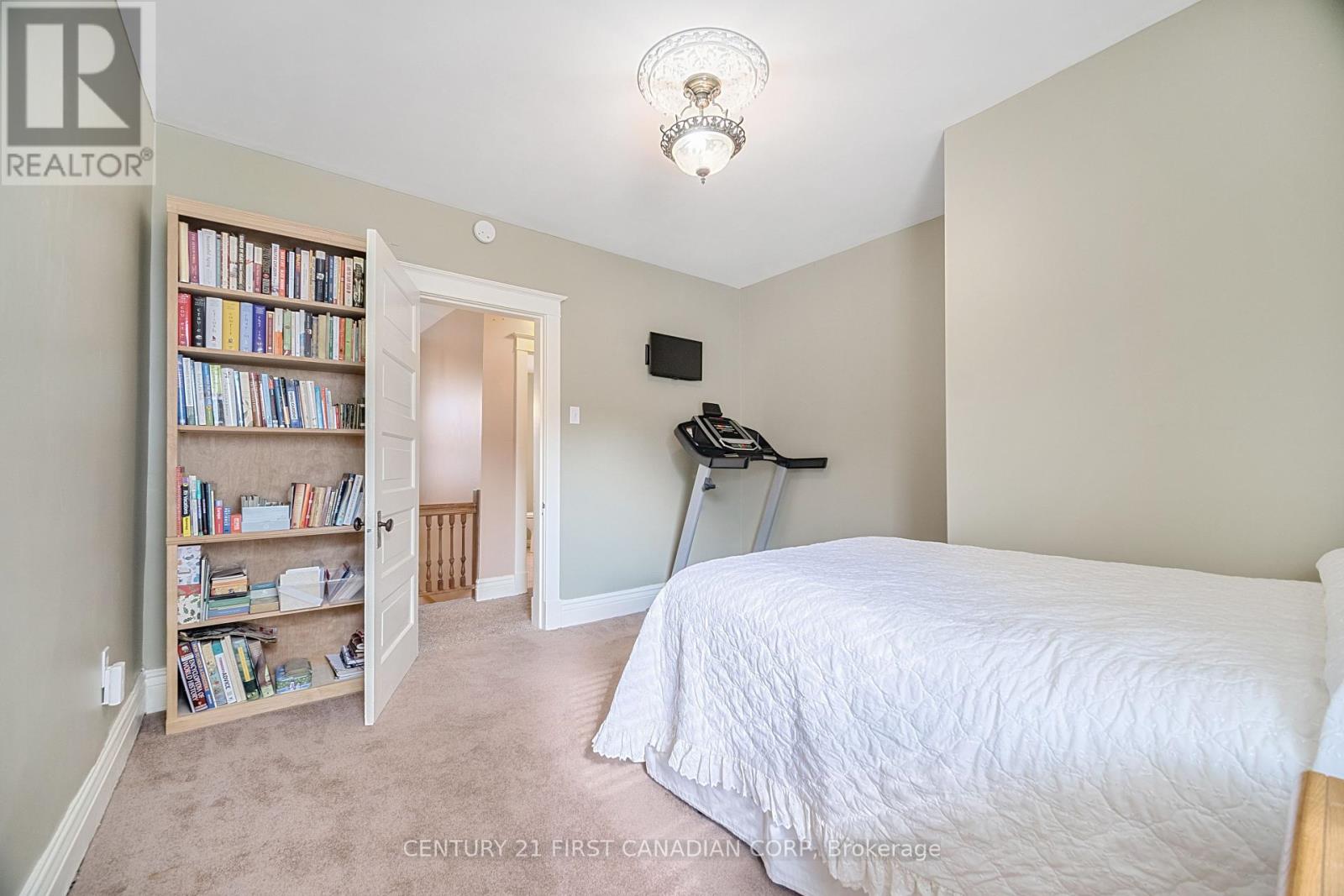 Photo 18 of 171 Mount Pleasant Avenue, London North ON