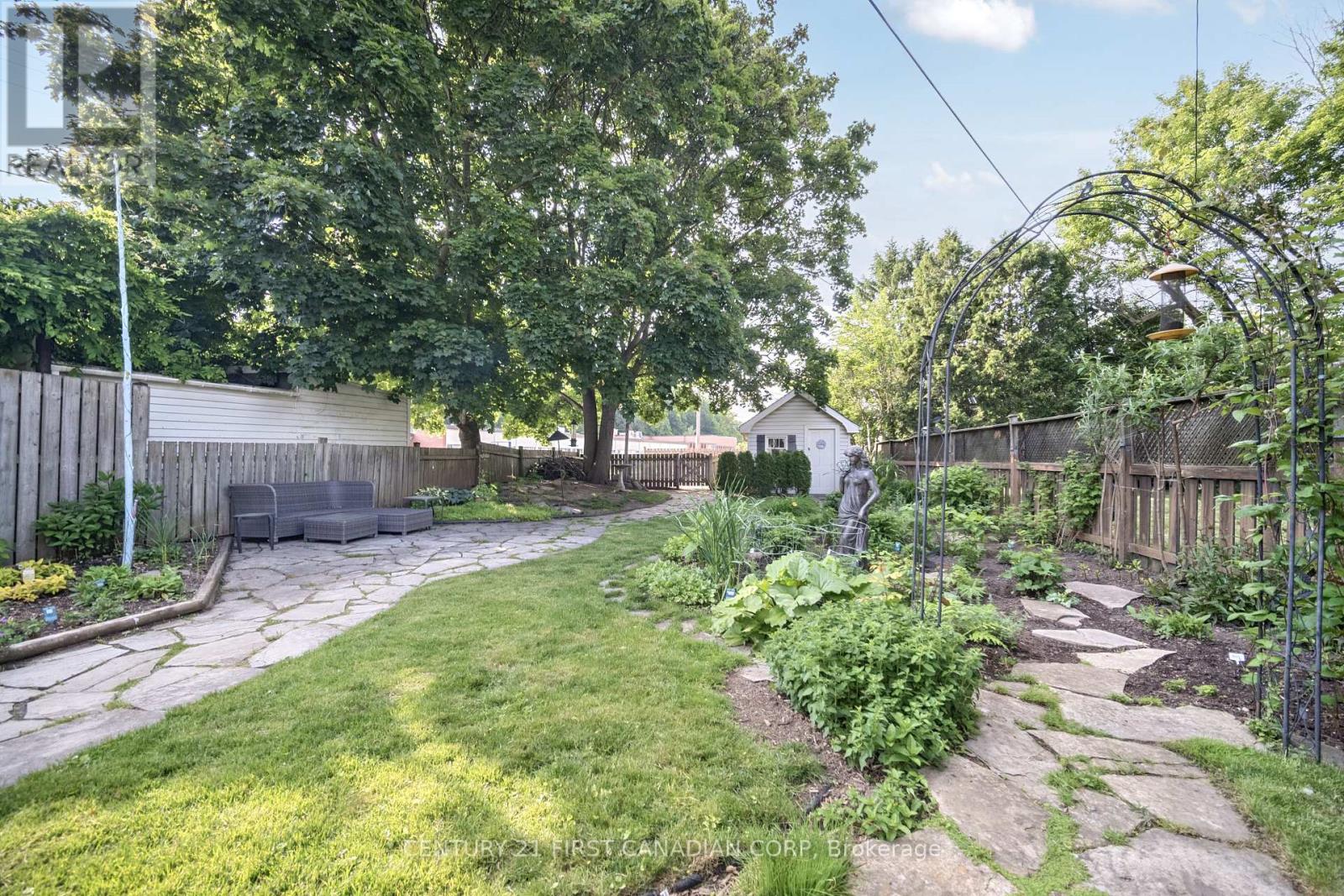 Photo 22 of 171 Mount Pleasant Avenue, London North ON